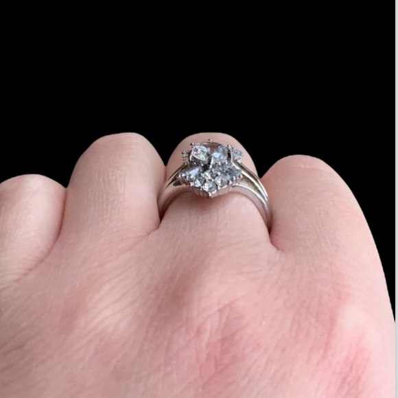 ‼️LAST CHANCE 12/31 ‼️ STERLING SILVER CUBIC ZIRCONIA RING - Picture 7 of 8